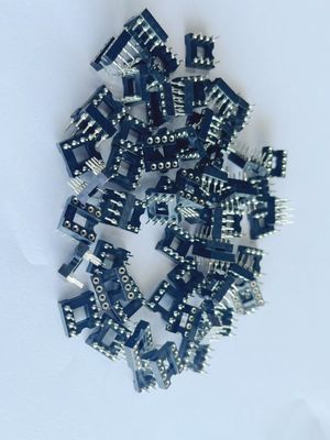 2.54mm 8 Pin IC Soket Bağlantısı Kadın Düz Pin Başlığı PBT Izolasyon Malzemesi Siyah